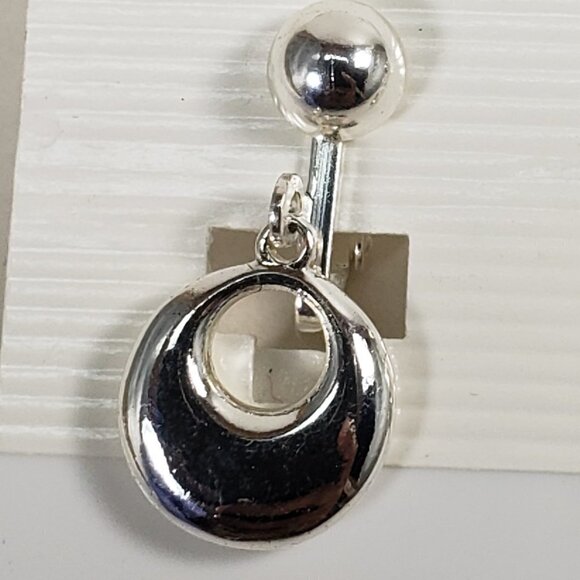 Women's Stunning Polished Silver tone Circle Hoop Clip-on Drop Earrings, 1-inch - Picture 4 of 7